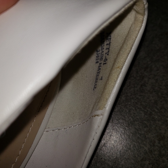 Bamboo White Heels Size 7 - Picture 4 of 5